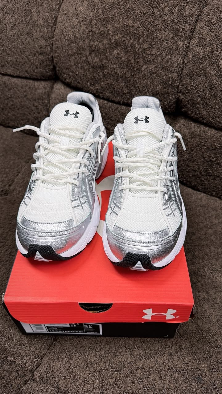 Under armor sola blanc metallic