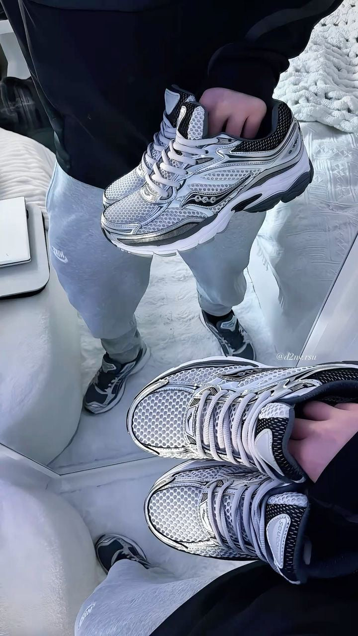 Saucony Omni 9 – Gris argenté / Blanc / Noir