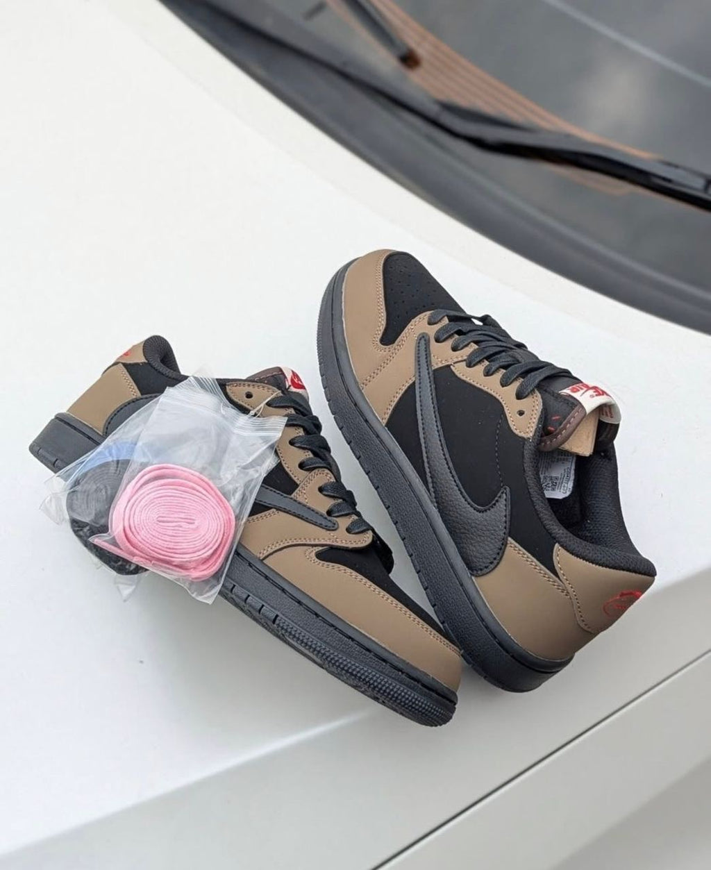 Travis Scott marron noir