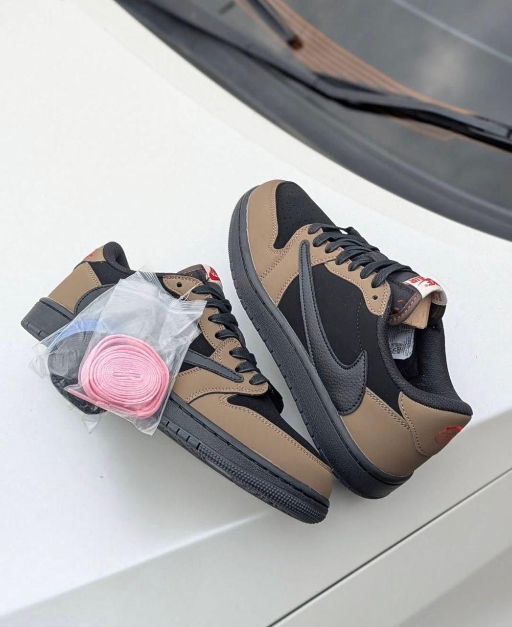 Travis Scott marron noir