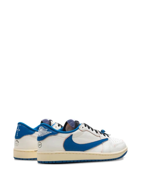 Travis Scott blanc bleu